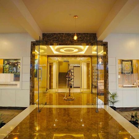 Hotel Geetha Govindham à Guruvāyūr Extérieur photo