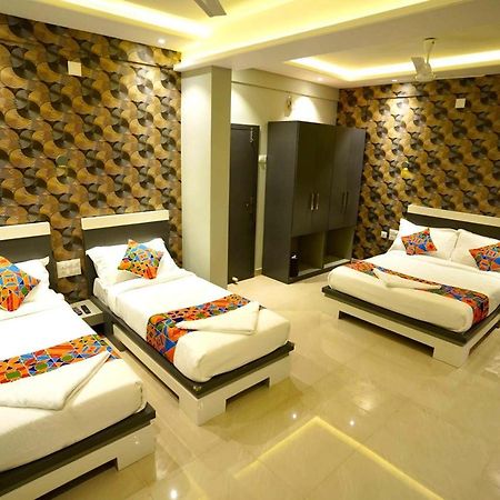 Hotel Geetha Govindham à Guruvāyūr Extérieur photo