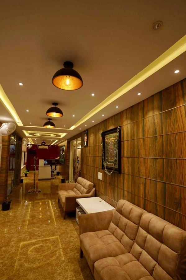 Hotel Geetha Govindham à Guruvāyūr Extérieur photo