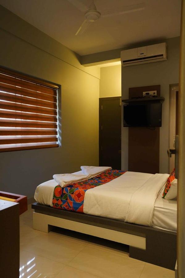 Hotel Geetha Govindham à Guruvāyūr Extérieur photo
