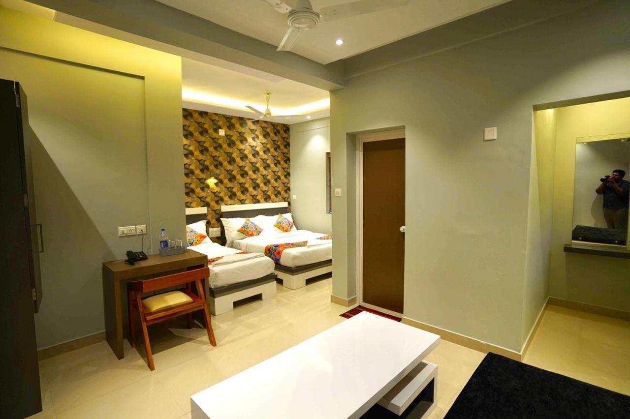 Hotel Geetha Govindham à Guruvāyūr Extérieur photo
